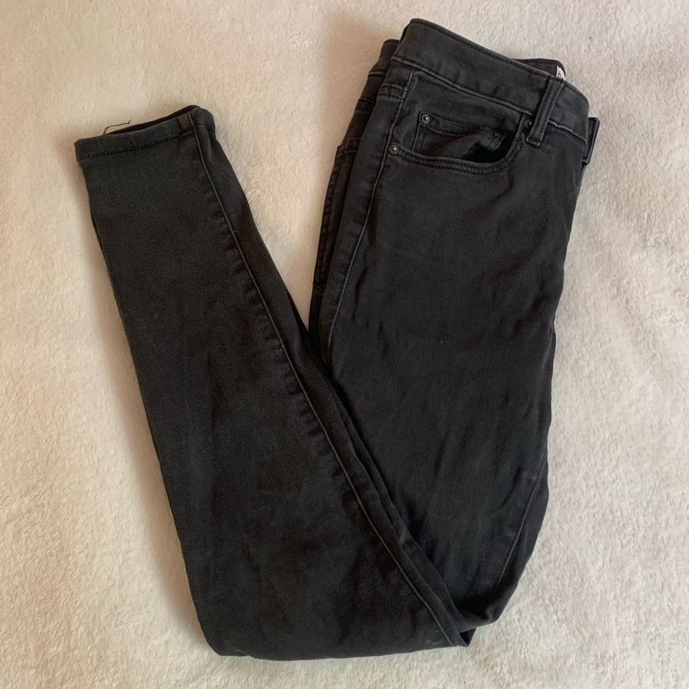 ⭐️2/25⭐️ Garage Skinny Jeans